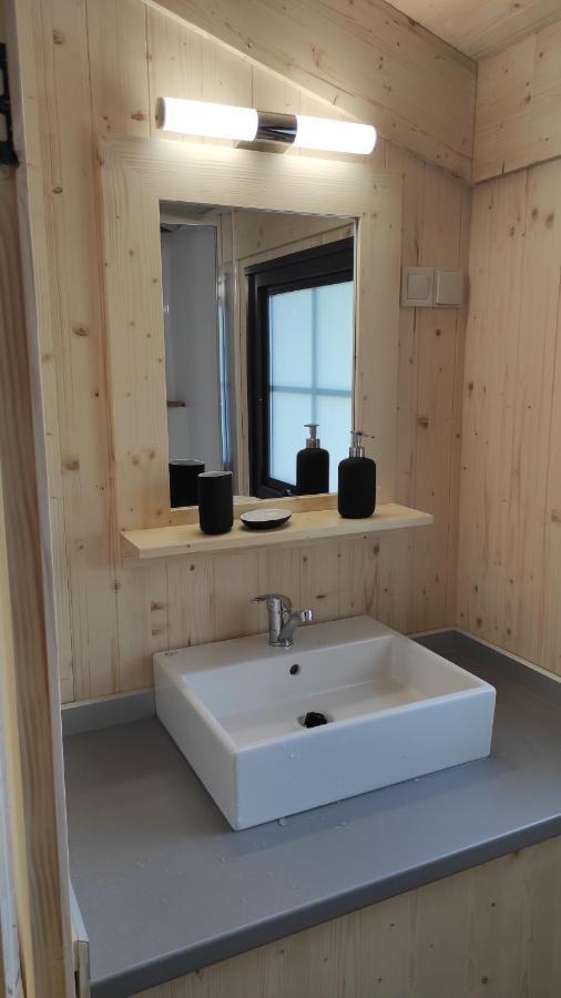 Lacustra Cabanes Accessibles En Canoe Et Chalets Tout Confort Flayat Luaran gambar