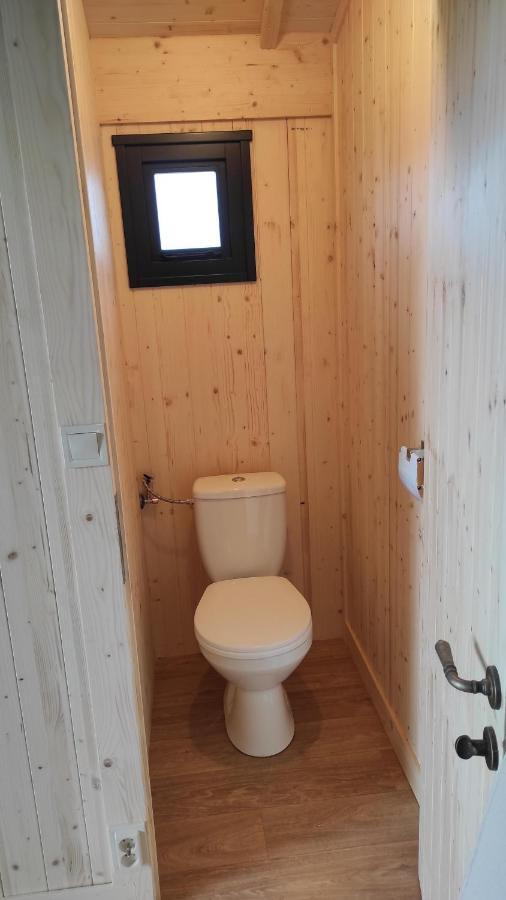 Lacustra Cabanes Accessibles En Canoe Et Chalets Tout Confort Flayat Luaran gambar