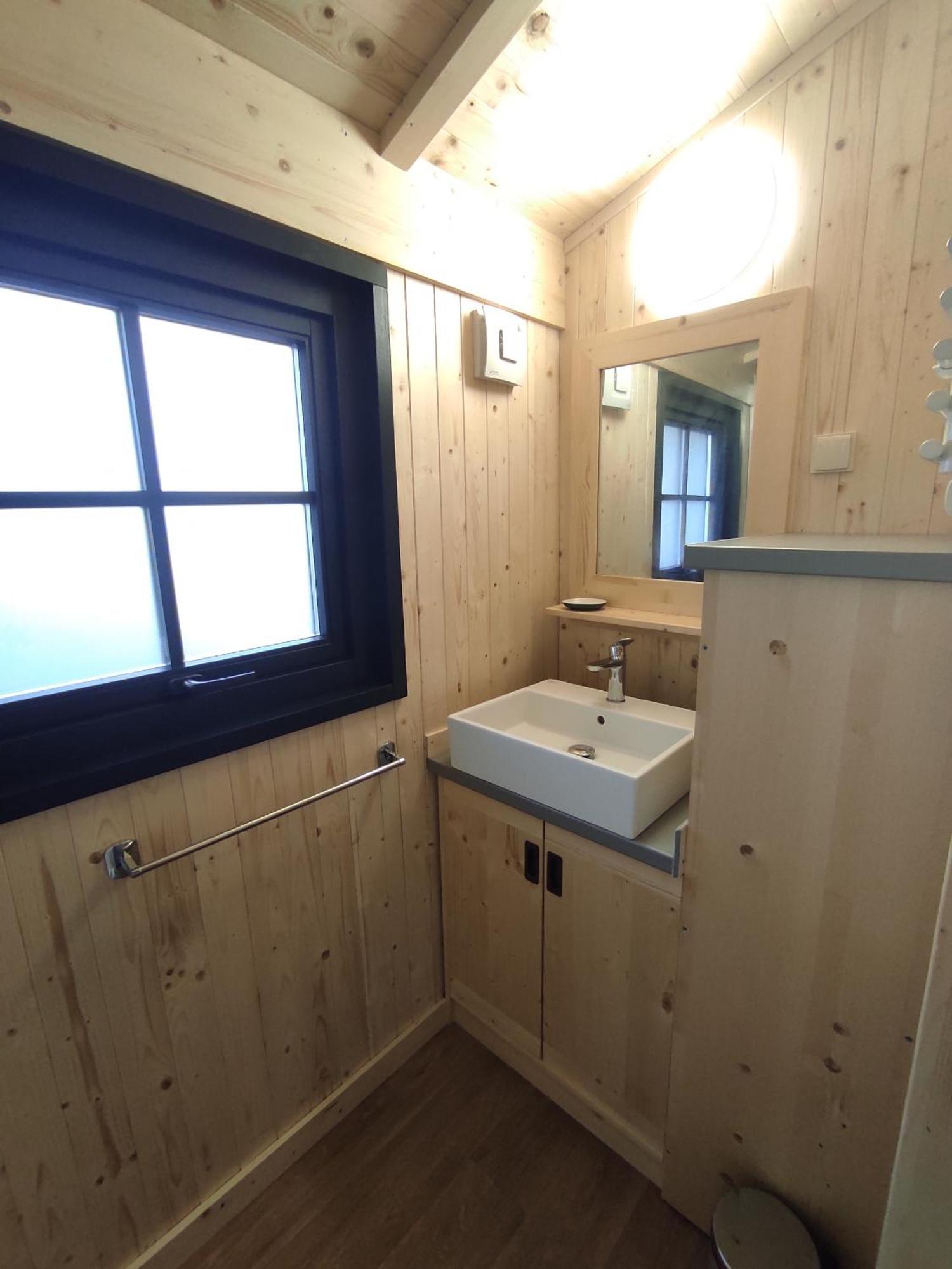 Lacustra Cabanes Accessibles En Canoe Et Chalets Tout Confort Flayat Bilik gambar