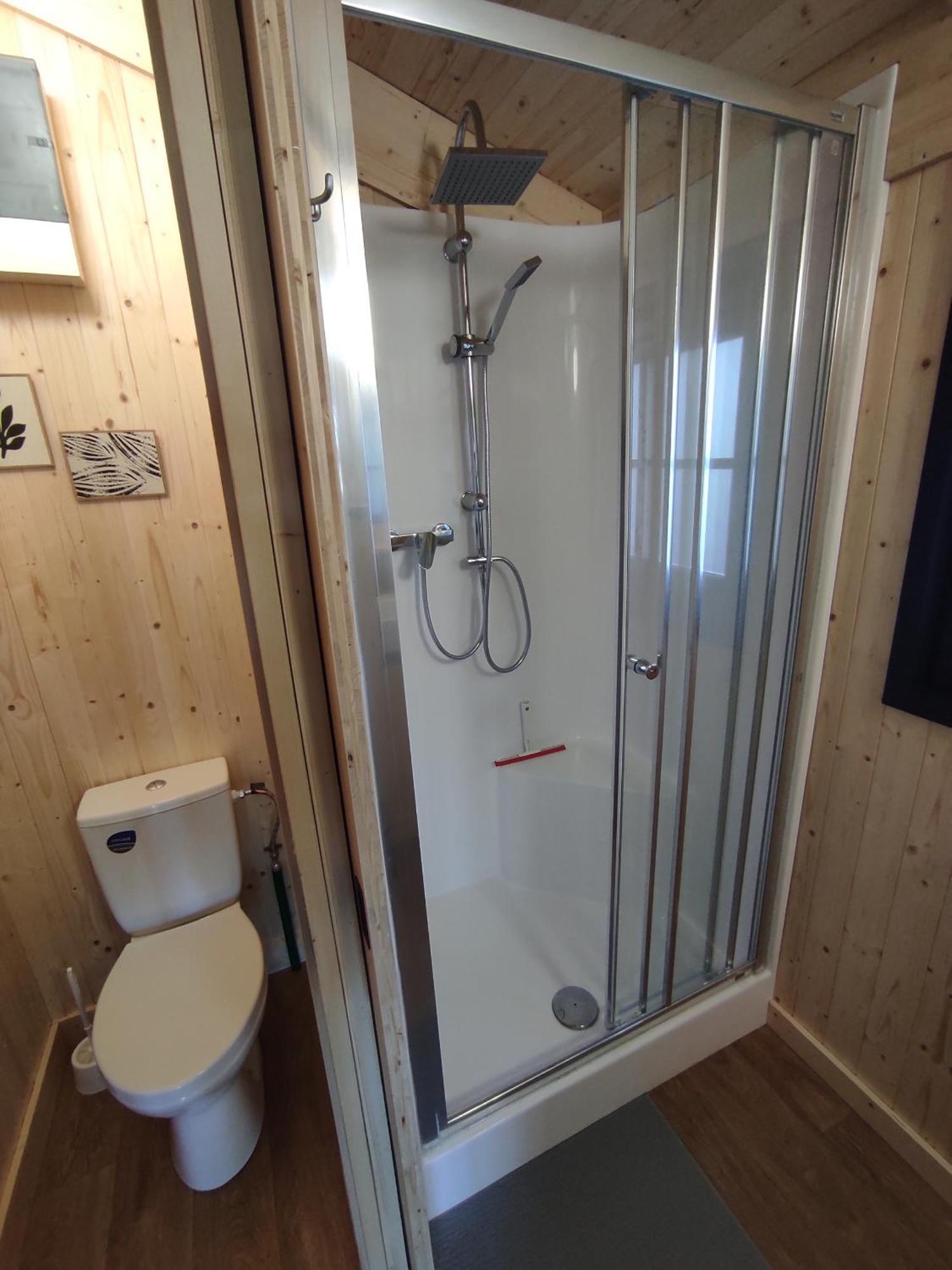 Lacustra Cabanes Accessibles En Canoe Et Chalets Tout Confort Flayat Bilik gambar