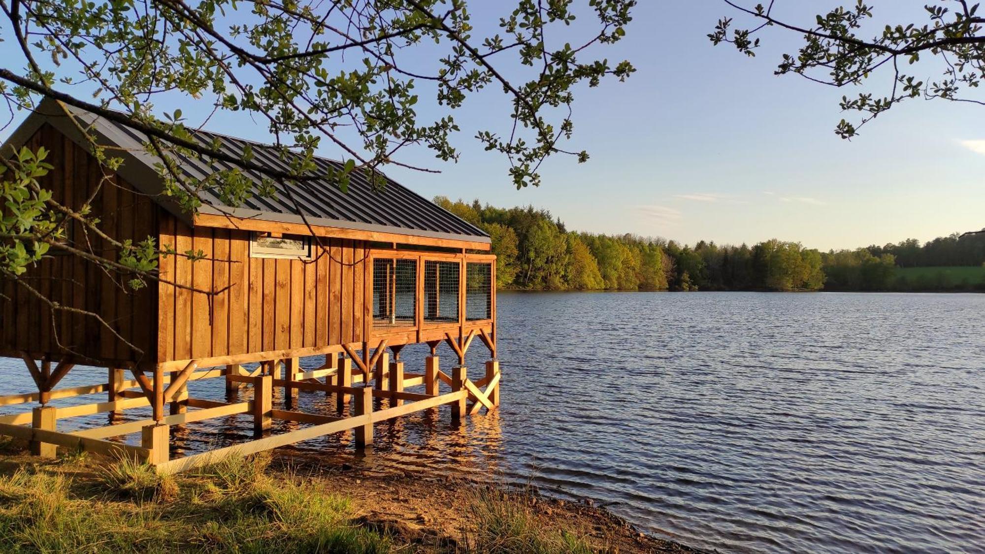 Lacustra Cabanes Accessibles En Canoe Et Chalets Tout Confort Flayat Luaran gambar