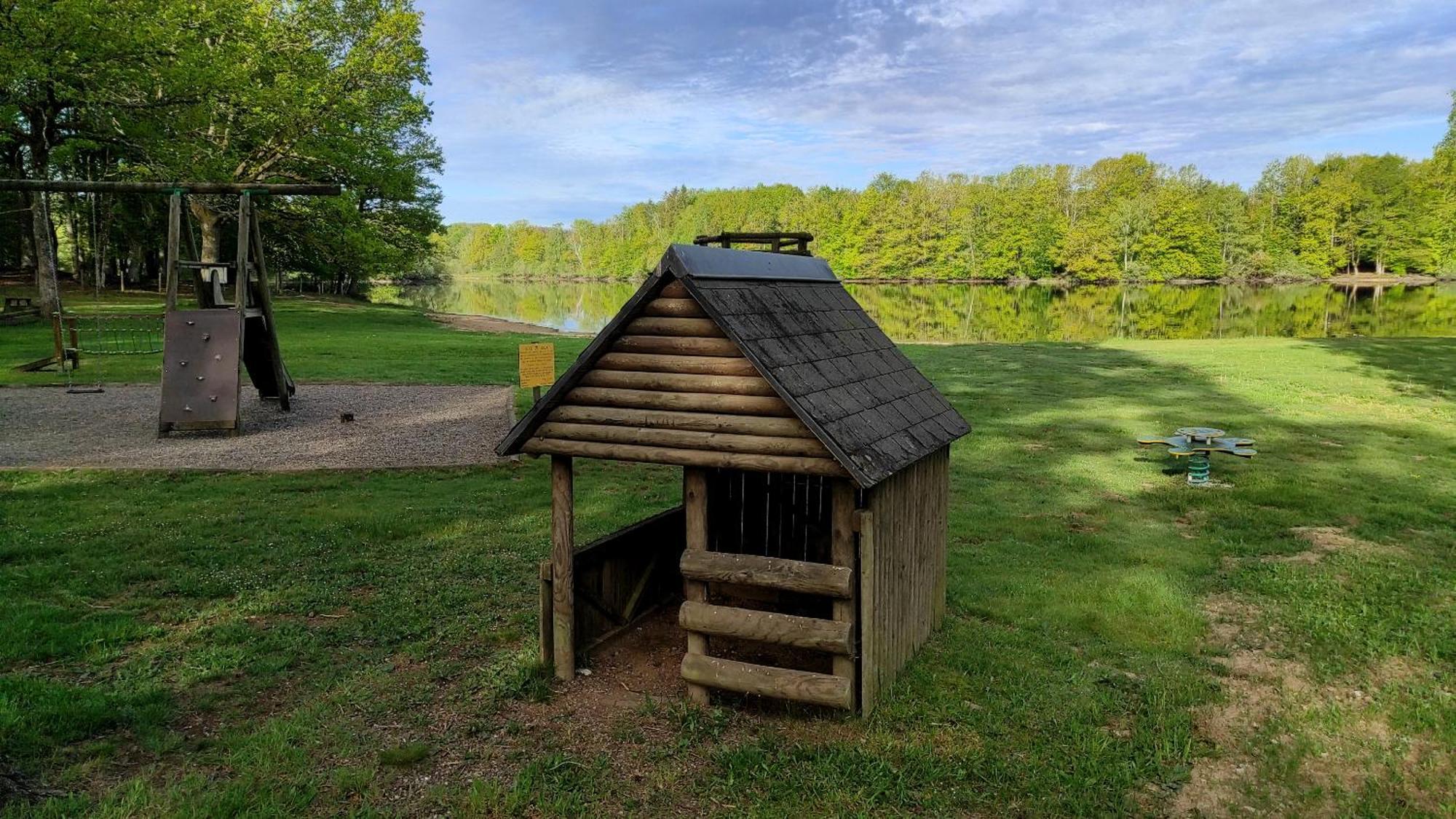 Lacustra Cabanes Accessibles En Canoe Et Chalets Tout Confort Flayat Luaran gambar