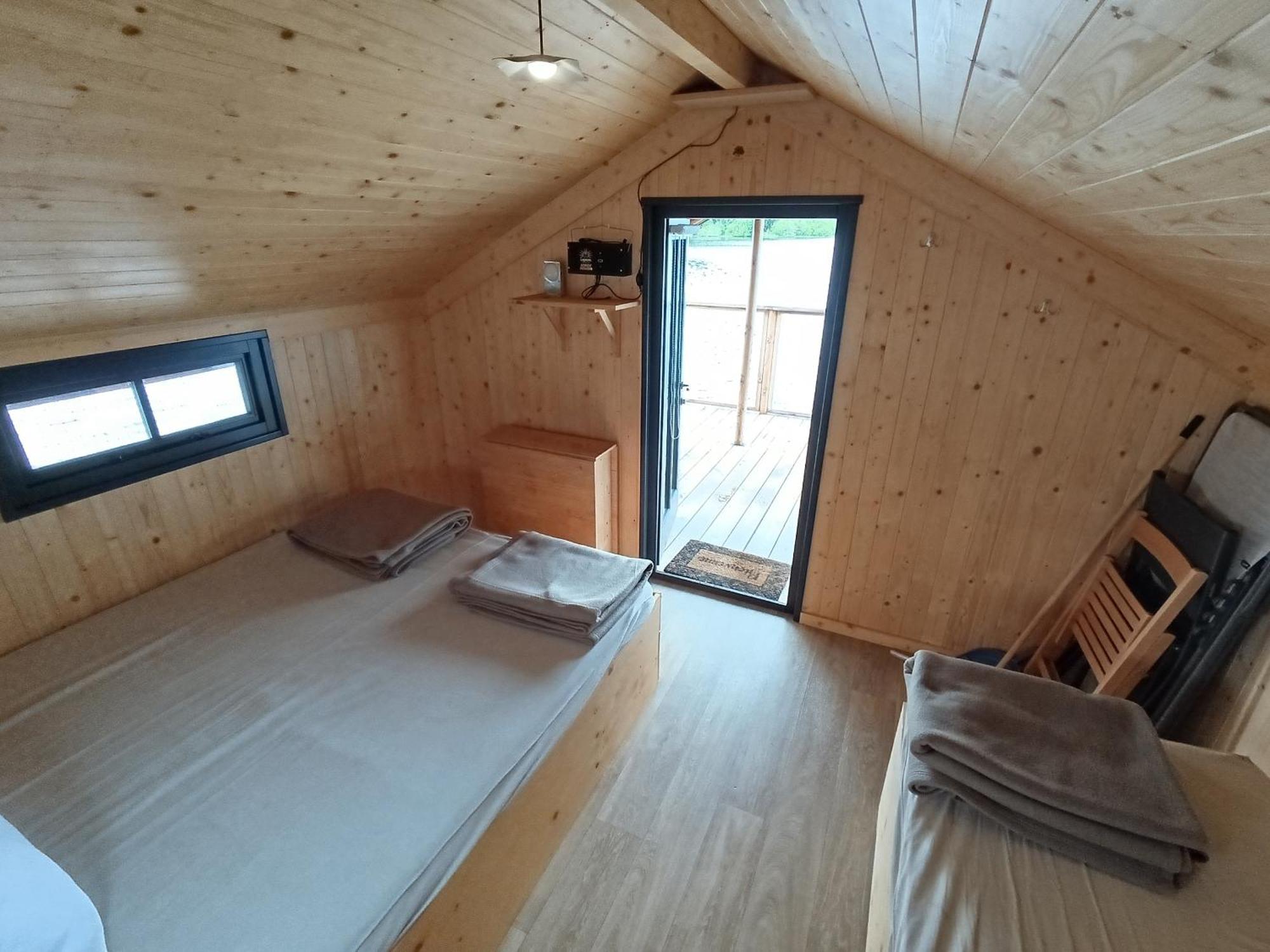 Lacustra Cabanes Accessibles En Canoe Et Chalets Tout Confort Flayat Bilik gambar