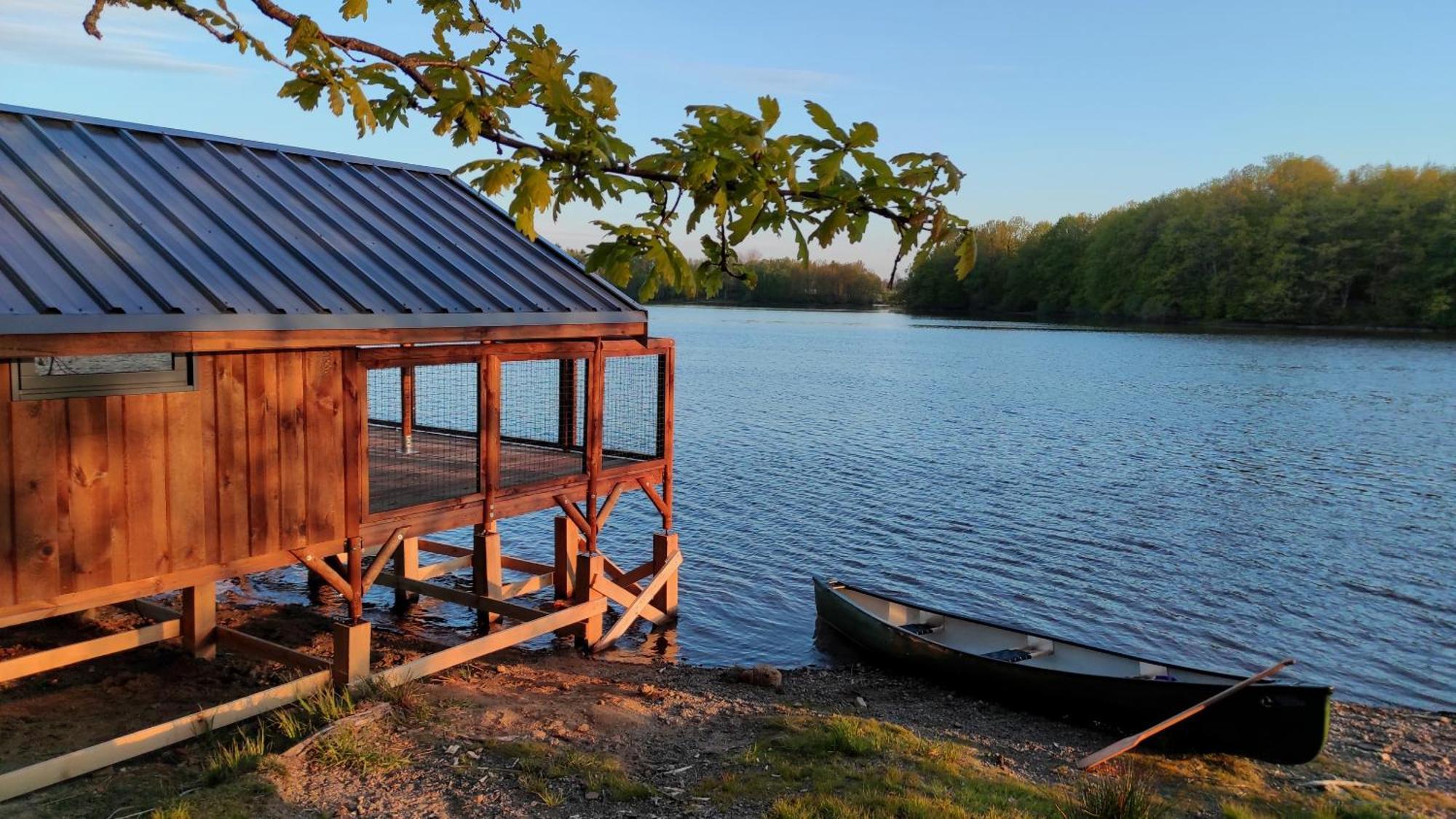 Lacustra Cabanes Accessibles En Canoe Et Chalets Tout Confort Flayat Luaran gambar